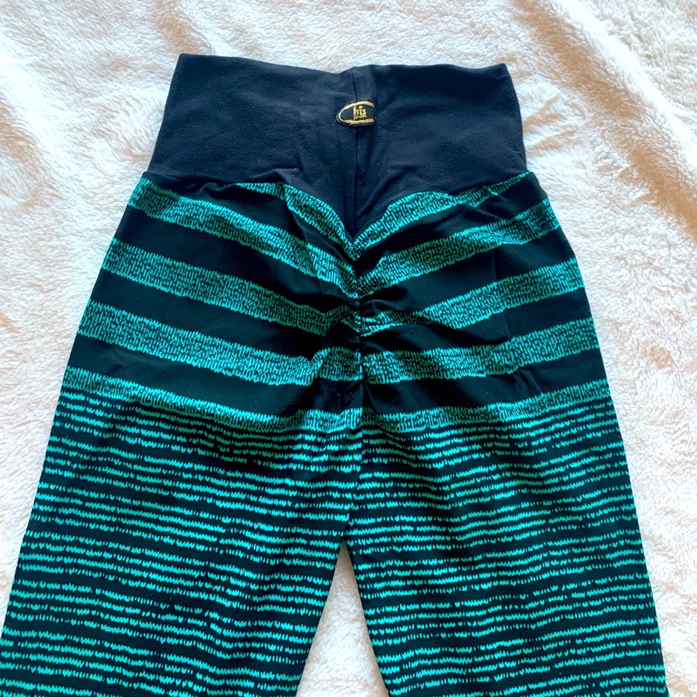 Iris Fitness Scrunch Booty Leggings - Small